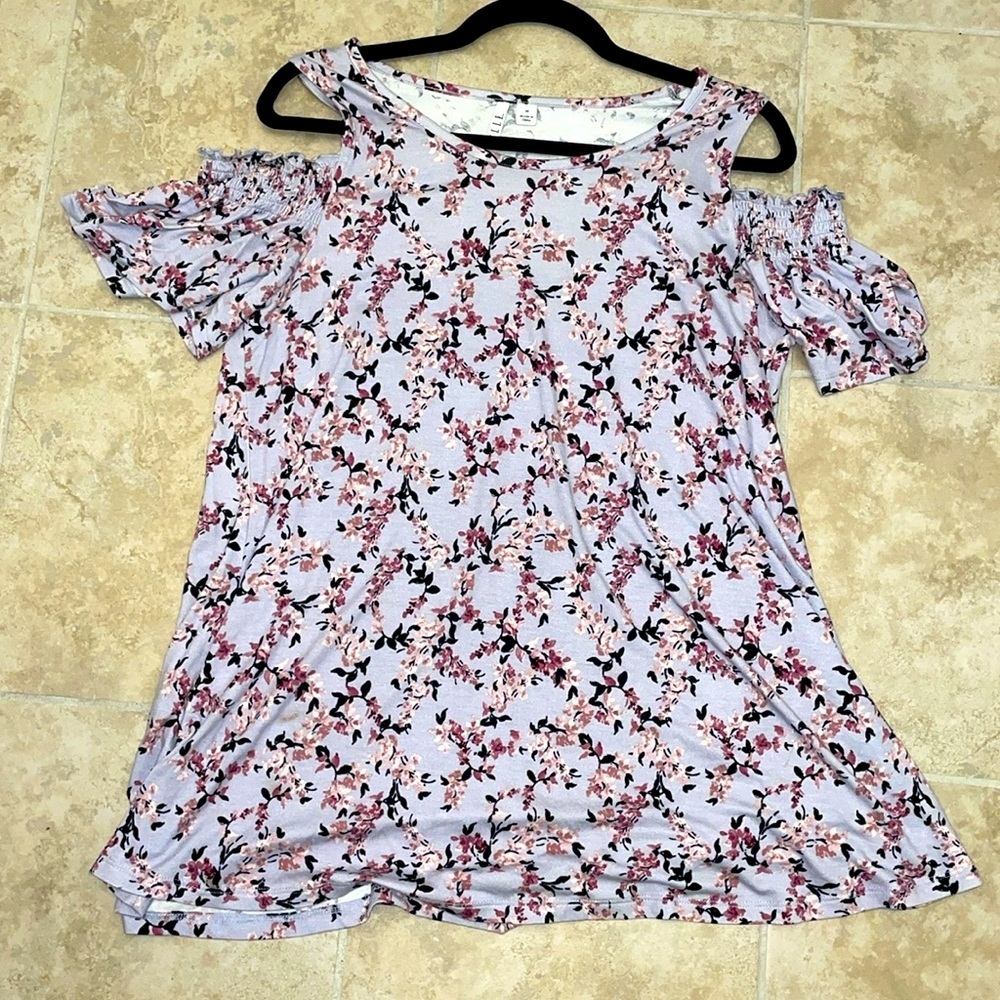 Elle lightweight‎ Cold Shoulder Floral Blouse​